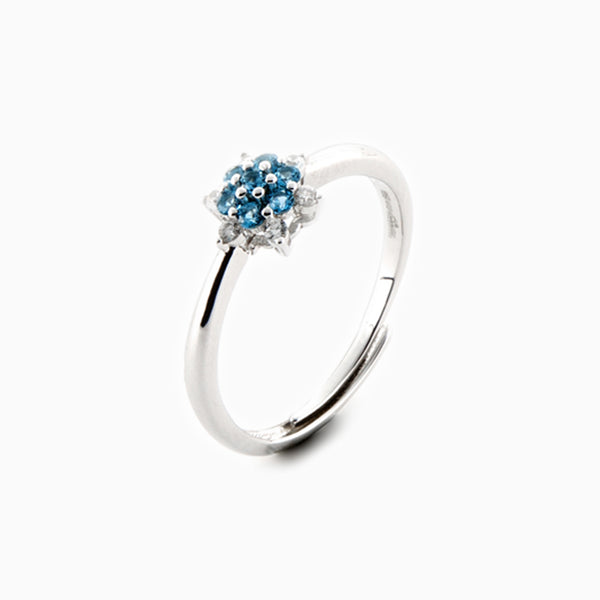 Anello in argento con fiore di pietre blu