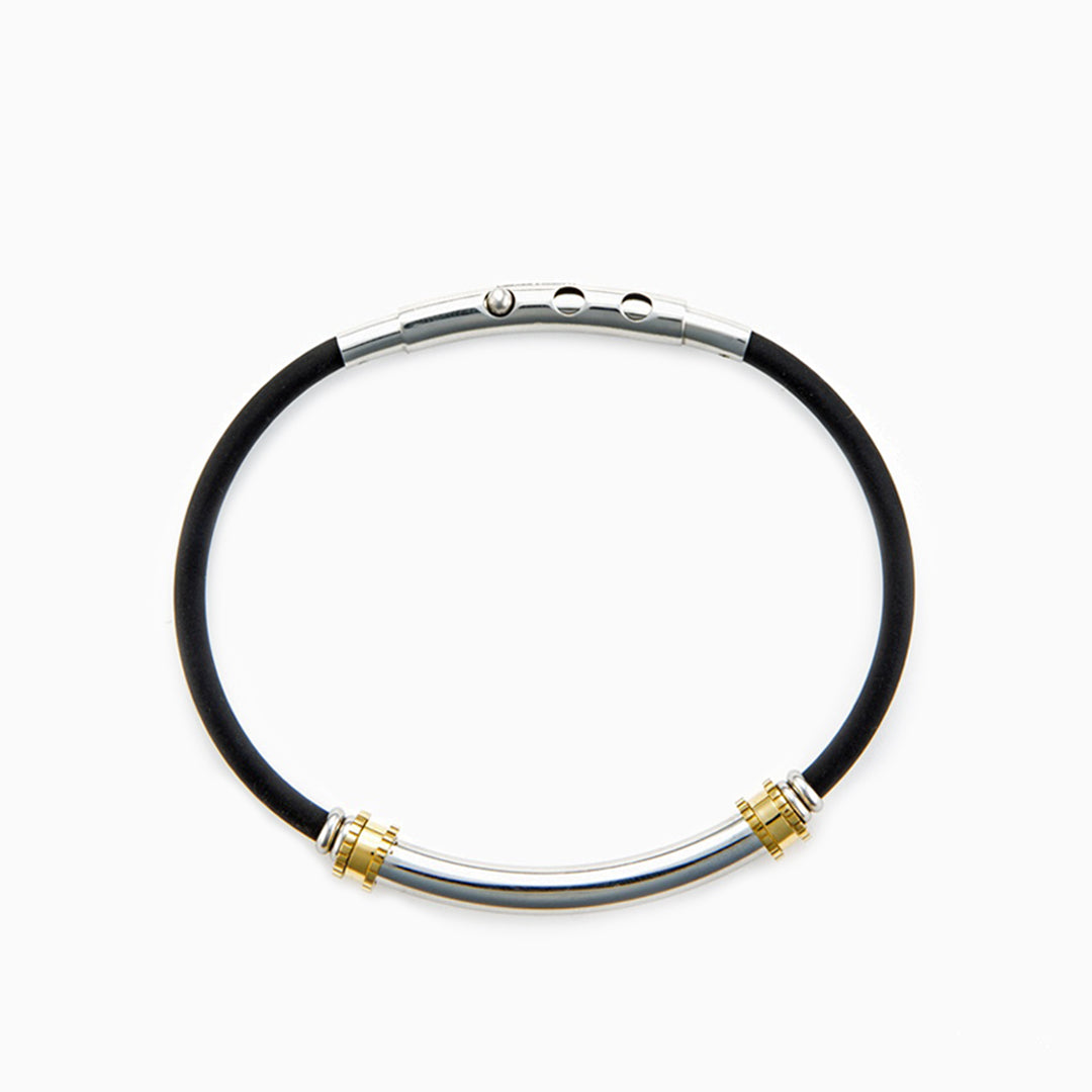 Bracciale uomo in caucciù nero con elementi in acciaio e dettagli dorati