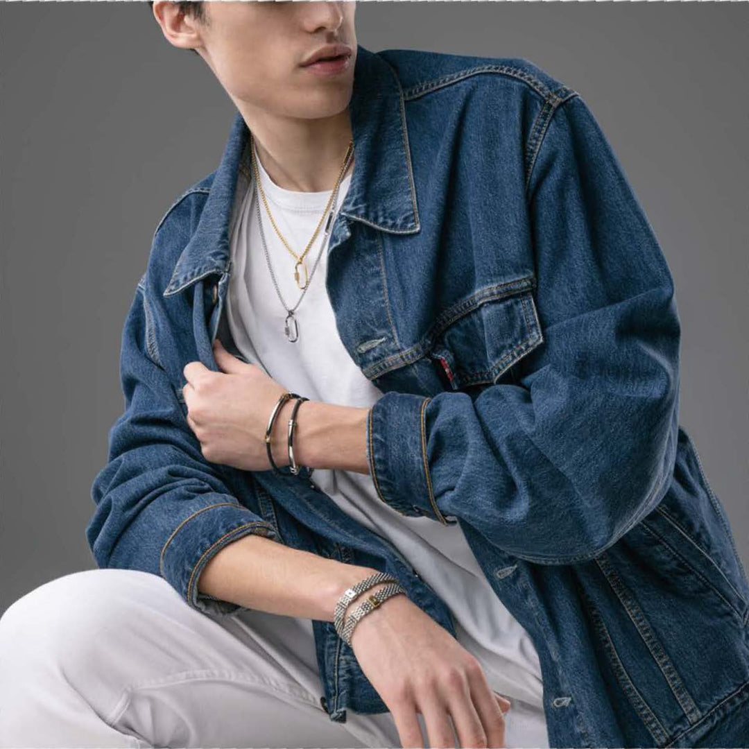 Bracciale uomo in caucciù nero con elementi in acciaio e dettagli dorati