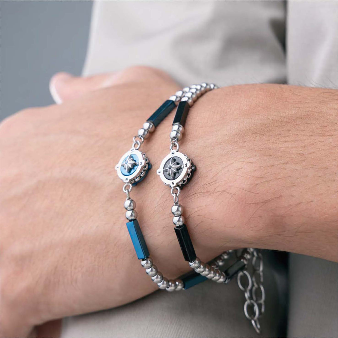 Bracciale con bussola blu e sfere in acciaio