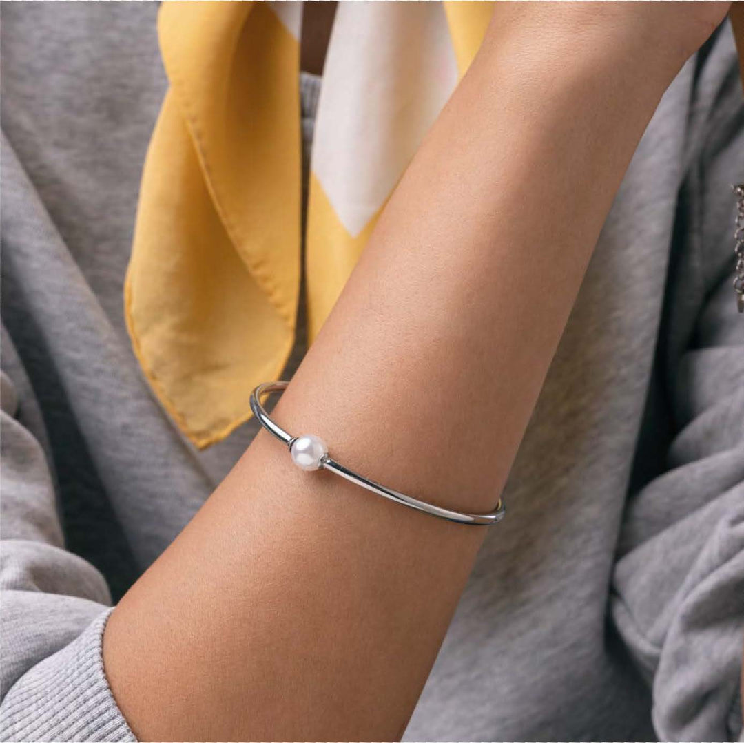Bracciale rigido con perla bianca