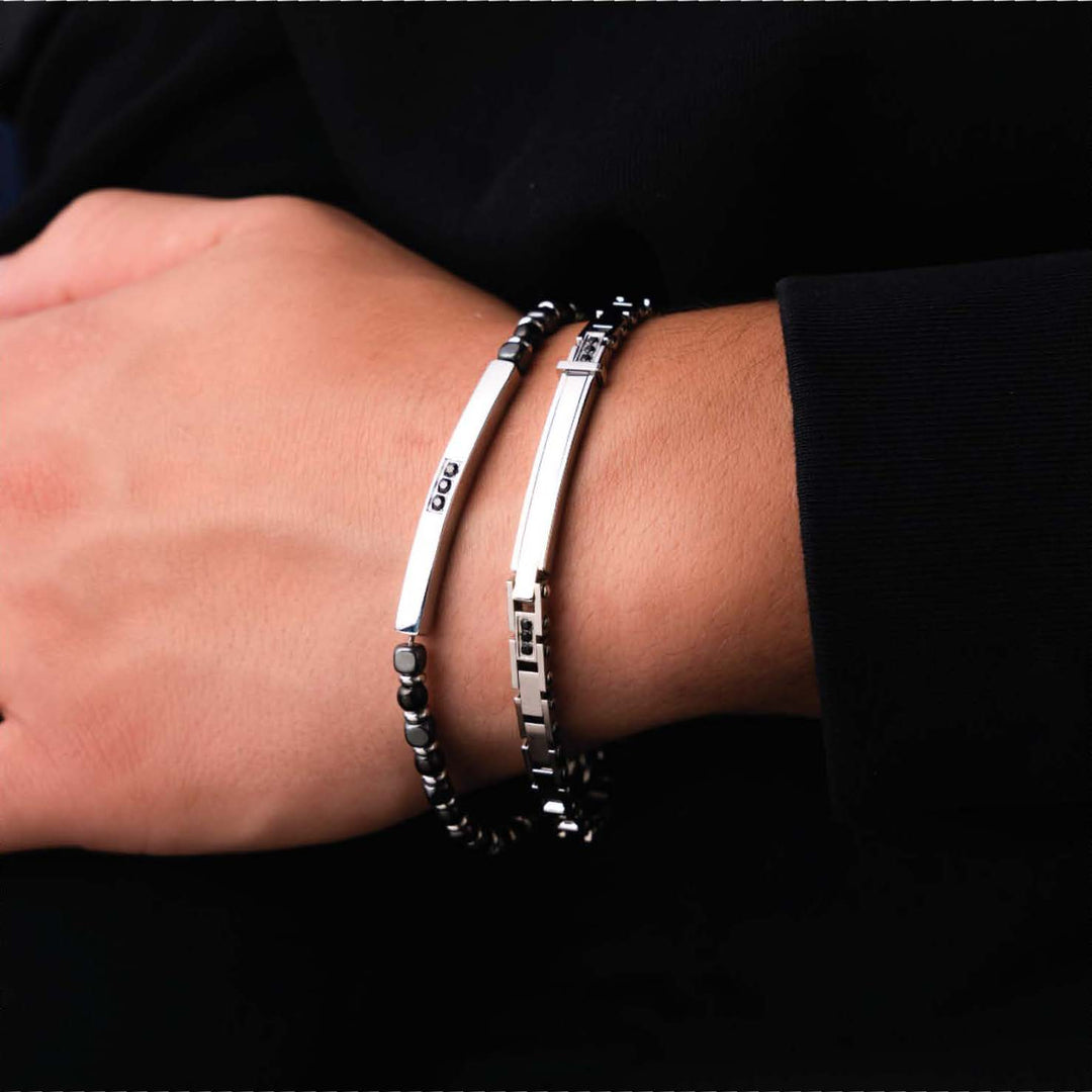 Bracciale uomo ematite con piastra e zirconi