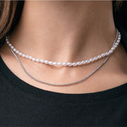 Collana Doppio Filo con Perle Bianche e Catena in Acciaio