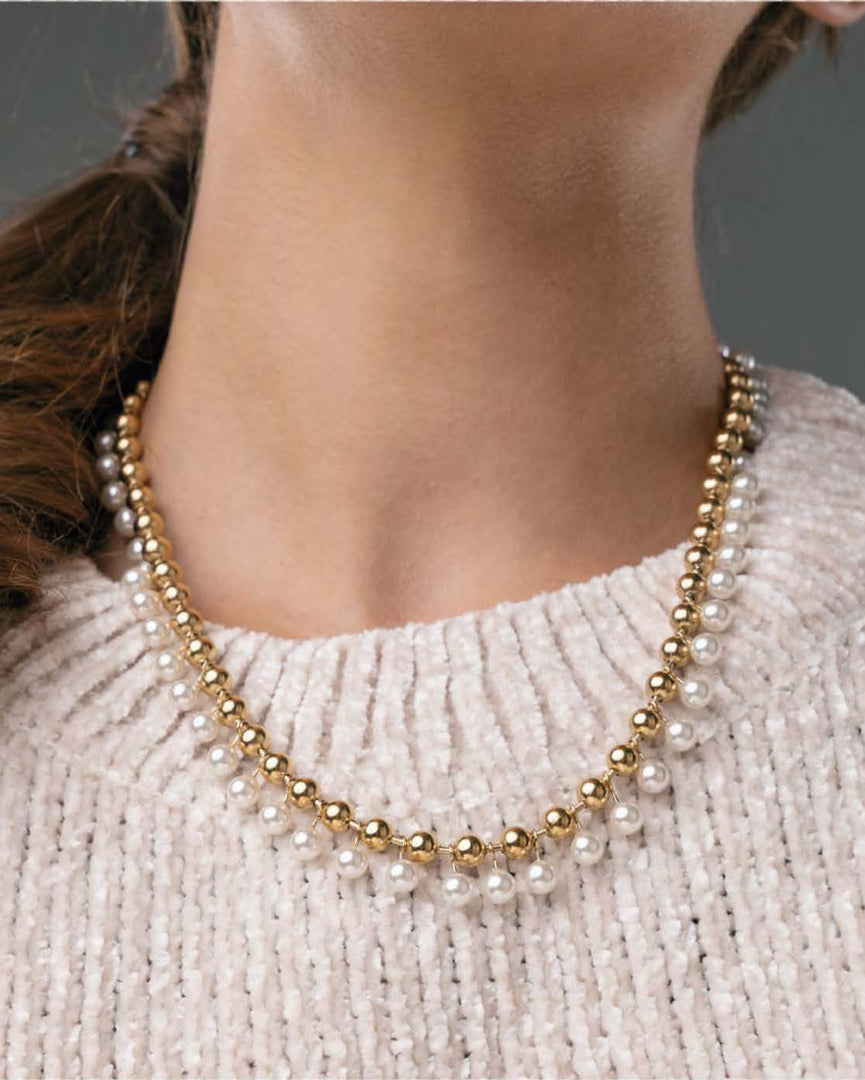 Collana con Perle Pendenti e Sfere Dorate