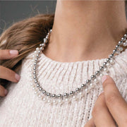 Collana con Perle Pendenti e Sfere in Acciaio
