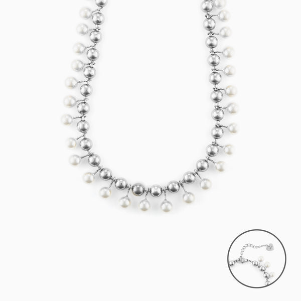 Collana con Perle Pendenti e Sfere in Acciaio