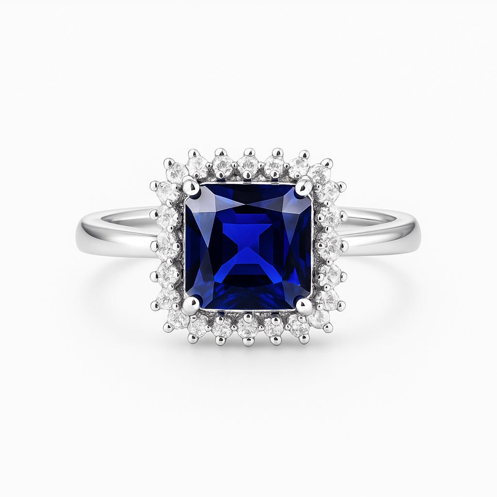 Anello in argento con pietra blu e doppia cornice di zirconi